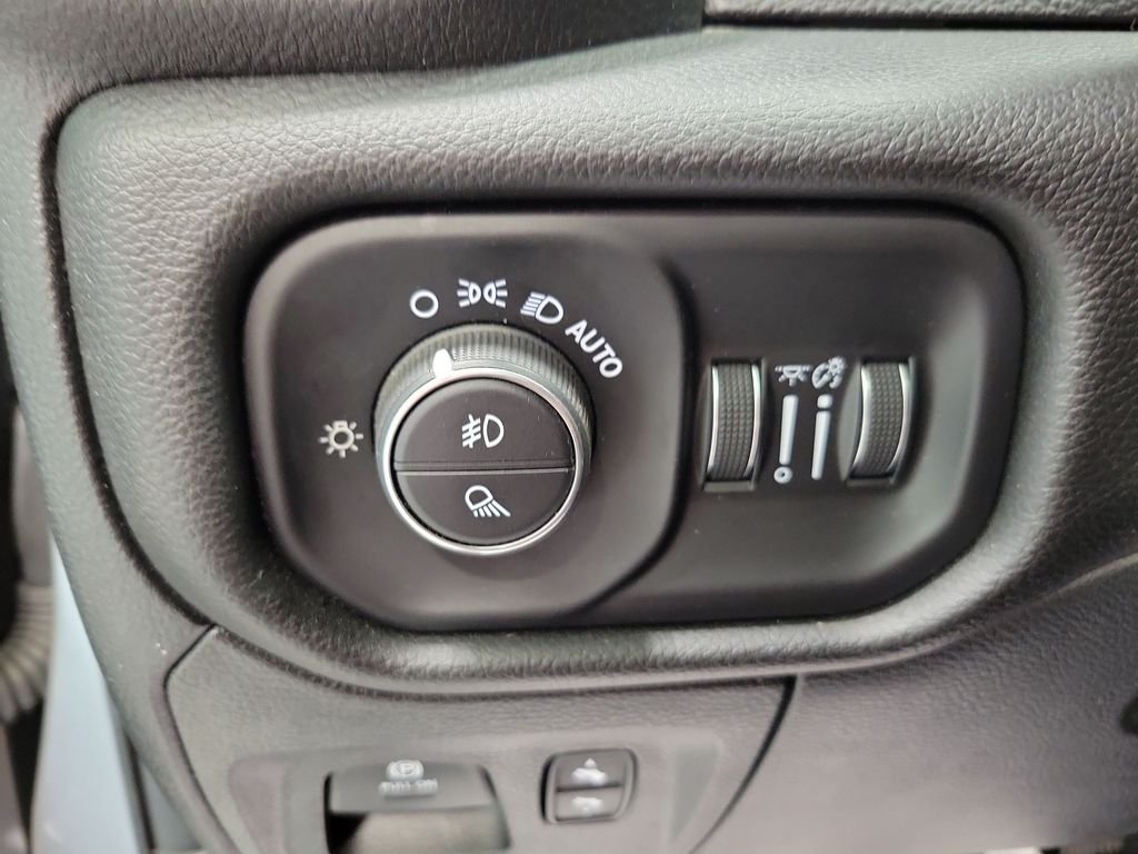 Used 2025 Silver Ram Rebel image 38