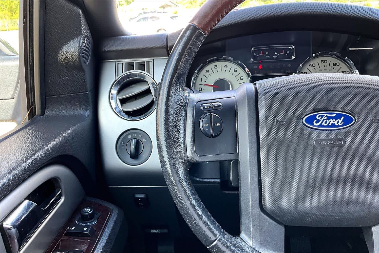 Used 2013 White Platinum Metallic Tri-Coat Ford King Ranch image 24