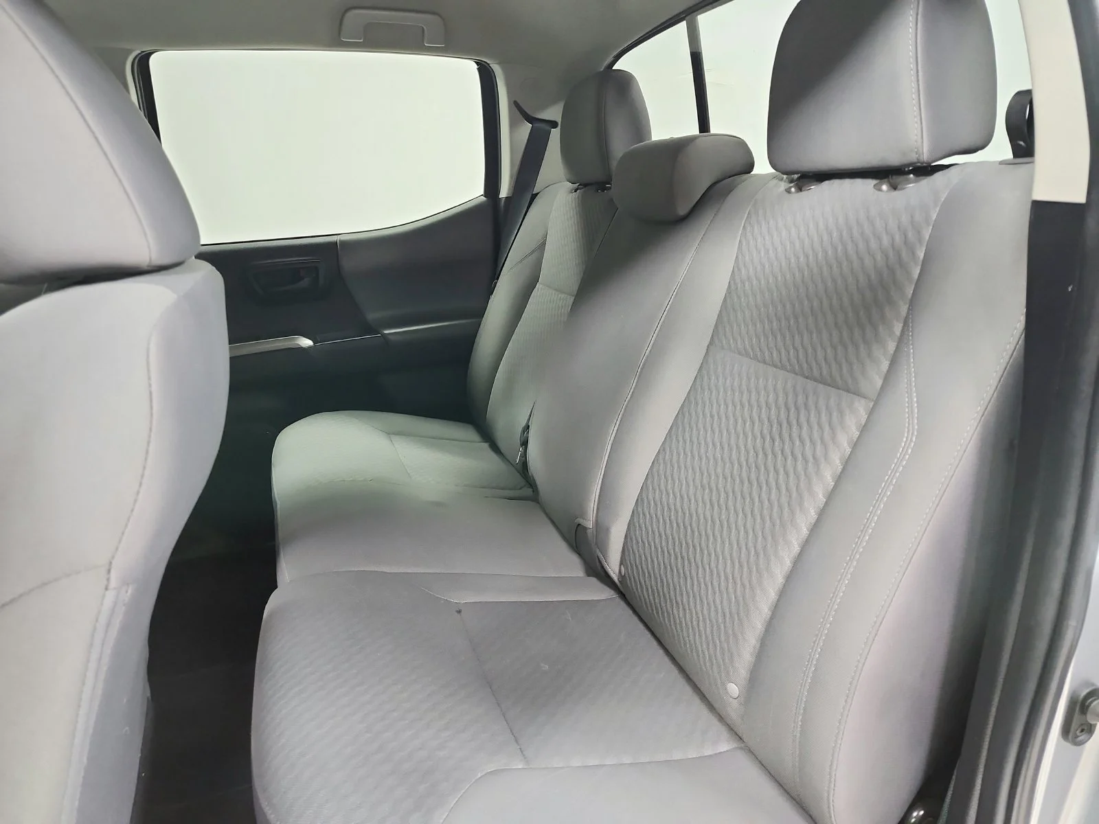 Used 2022 Silver Toyota SR5 image 32