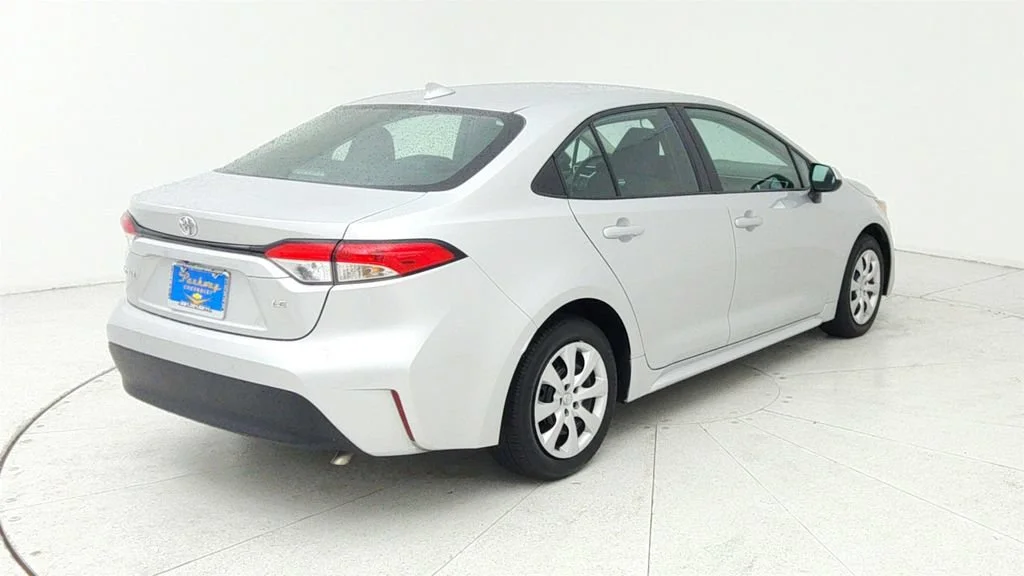 Used 2025  Toyota LE image 7