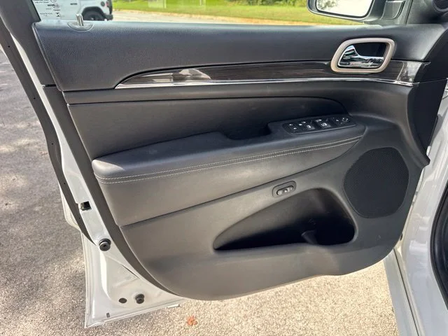 Used 2015 White Jeep Overland image 15