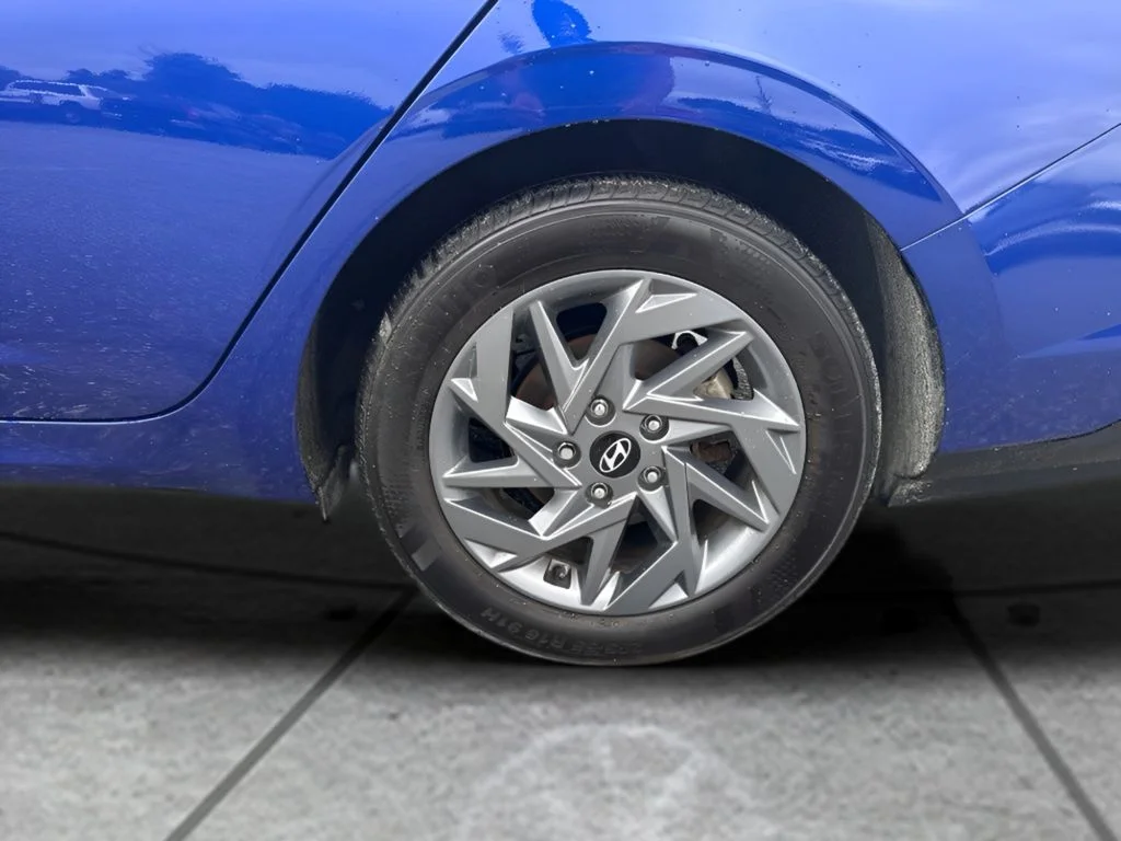 Used 2024 Blue Hyundai SEL image 18