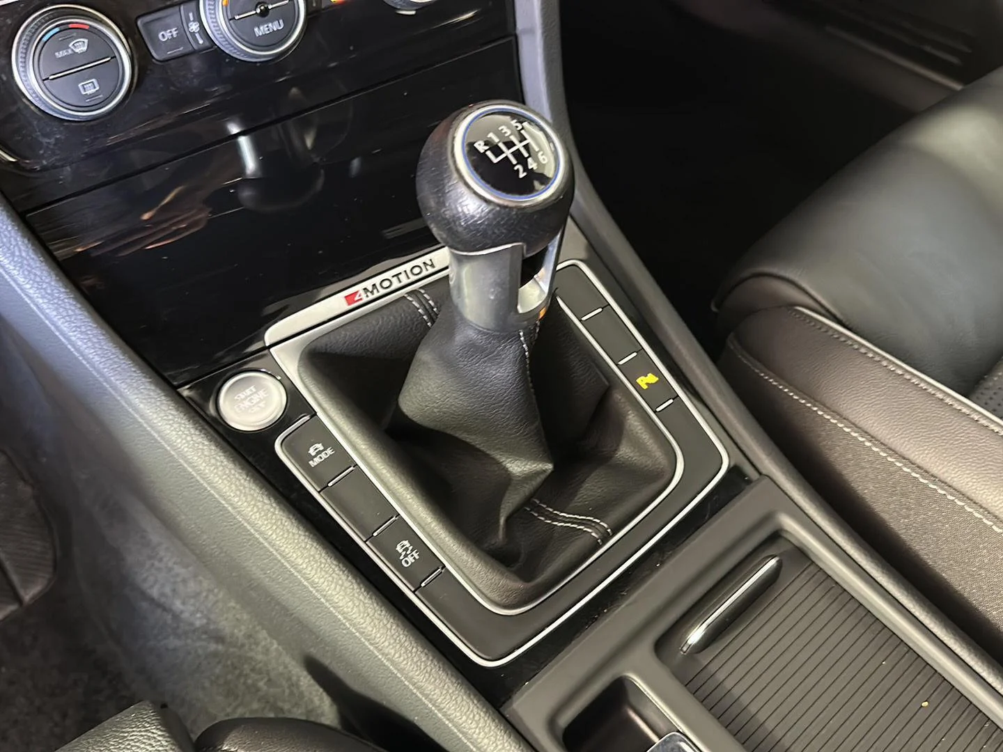 Used 2019 Indium Gray Metallic Volkswagen 4Motion image 19
