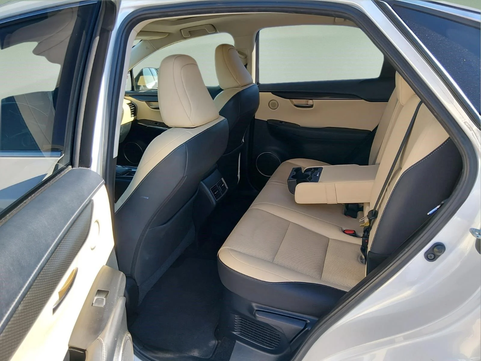Used 2018 Eminent White Pearl Lexus Base image 21