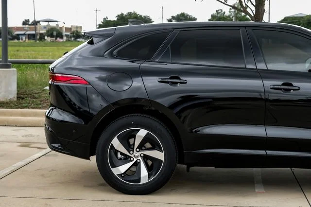 2026 Jaguar F-Pace R-Dynamic S - Photo 8