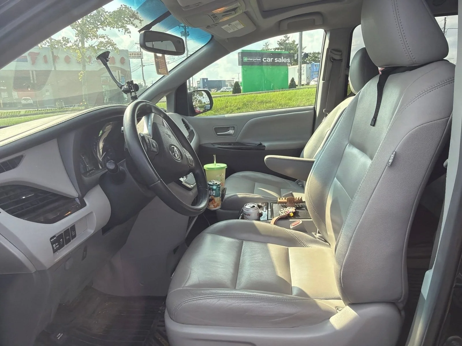 Used 2017 Midnight Black Metallic Toyota XLE Premium image 22