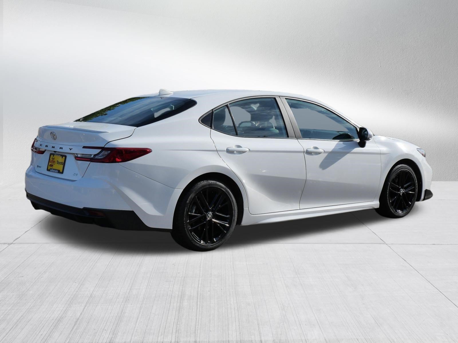 Used 2025 Ice Cap Toyota SE image 7