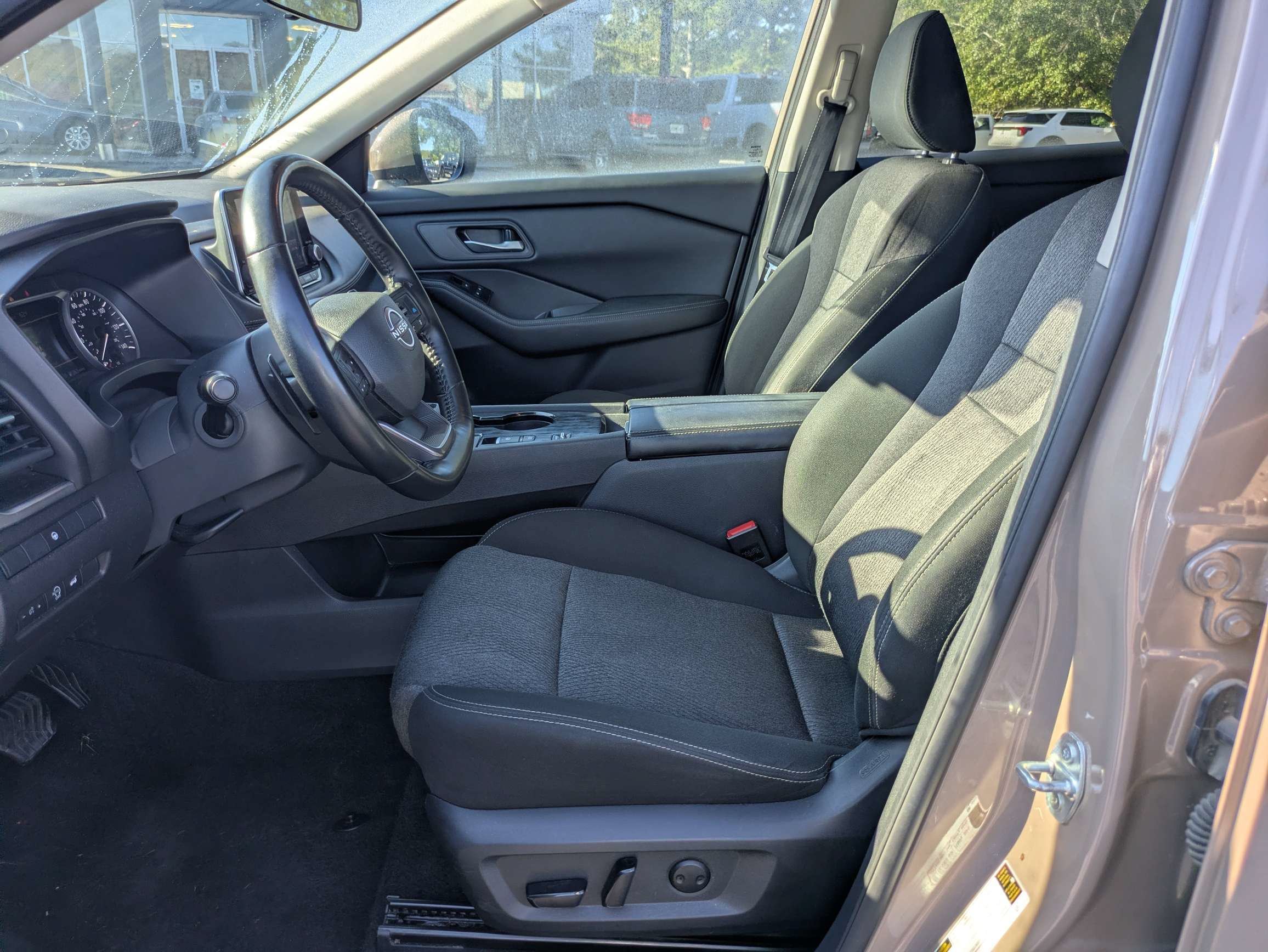 Used 2025  Nissan SV image 17