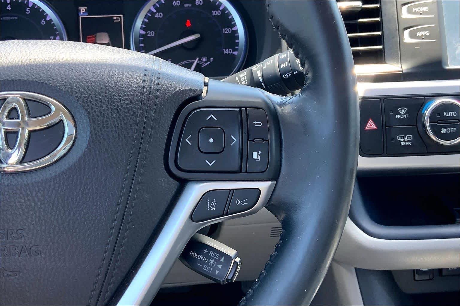 Used 2018 Celestial Silver Metallic Toyota XLE image 25
