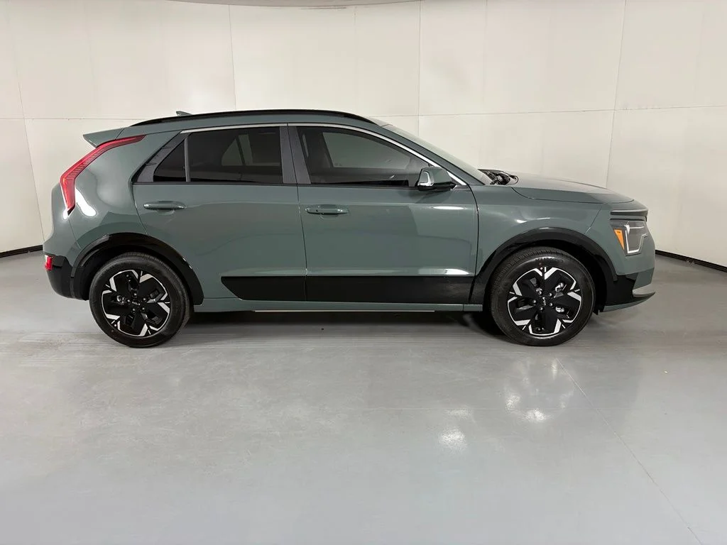 New 2026 Cityscape Green Kia WIND image 9