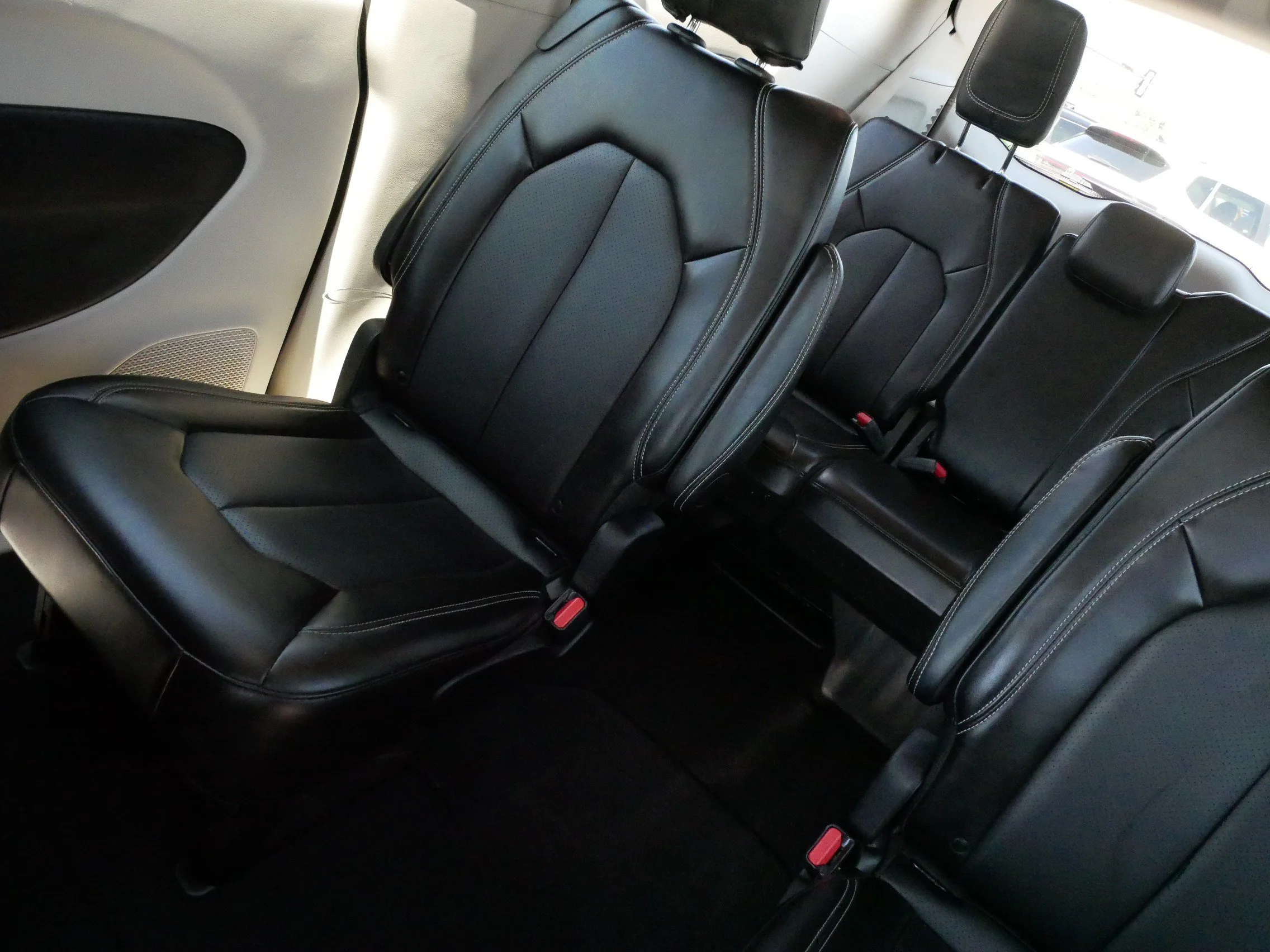 Used 2024 Silver Mist Clearcoat Chrysler Touring L image 12