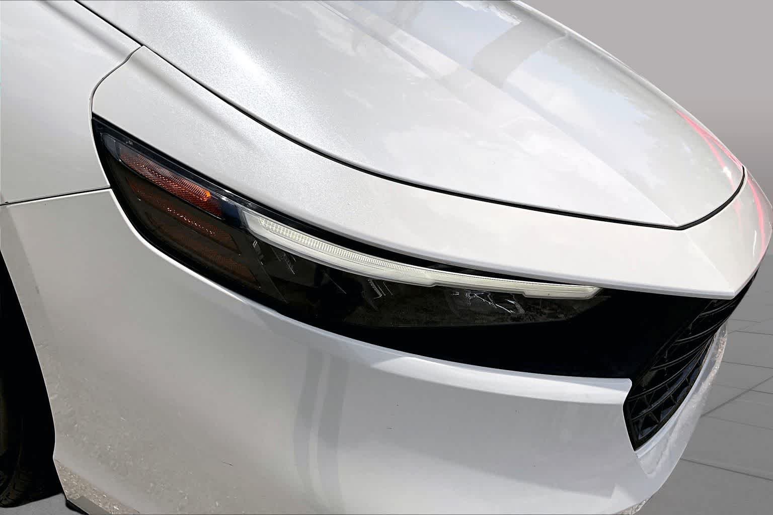 Used 2023 Platinum White Pearl Honda LX image 27