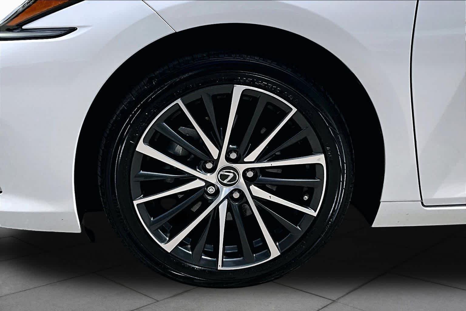 Used 2024 Eminent White Pearl Lexus  image 11