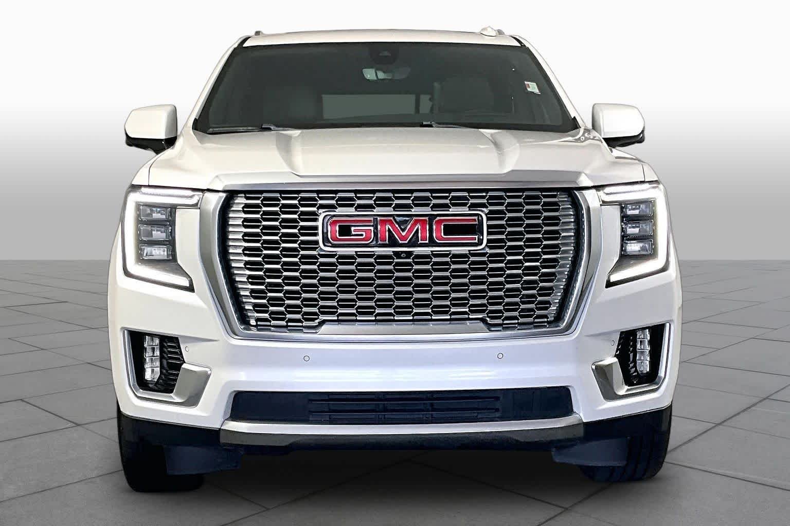 Used 2021 WHITE FROST TRICOAT GMC Denali image 4