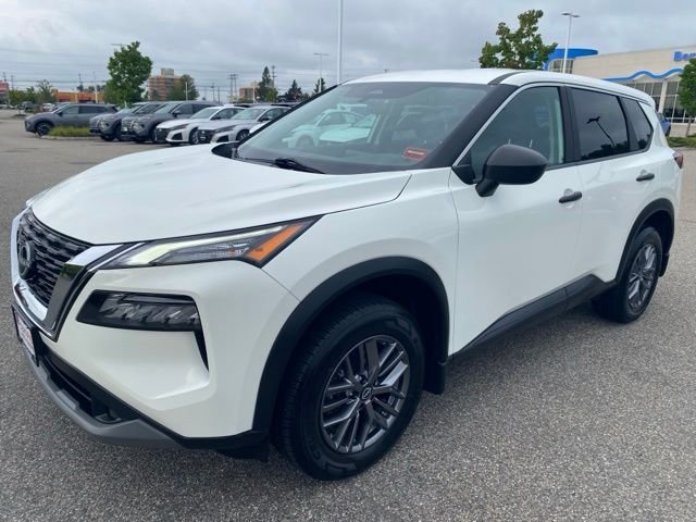 Used 2023 Glacier White Nissan S image 10
