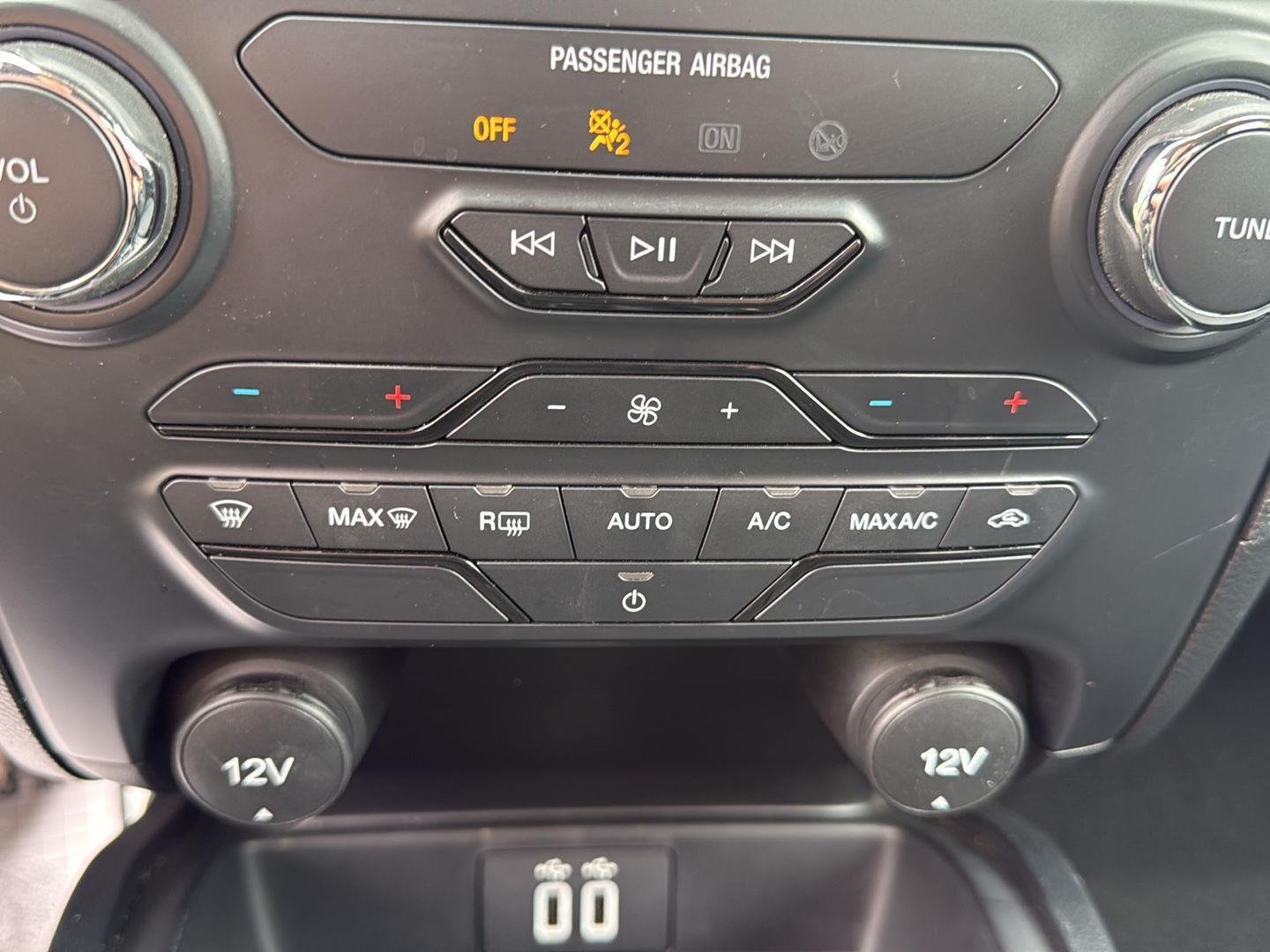 Used 2022 Iconic Silver Ford XLT image 11
