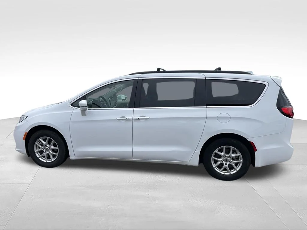 Used 2022 Bright White Clearcoat Chrysler Touring L image 26