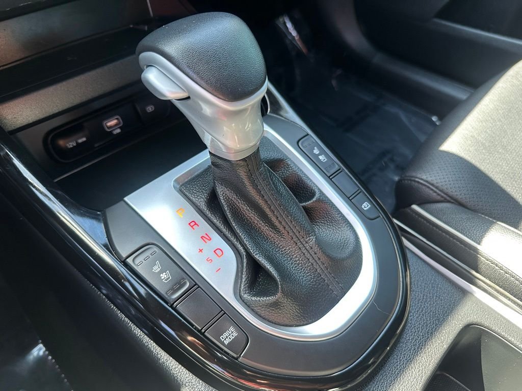 Used 2024 White Kia GT-Line image 7