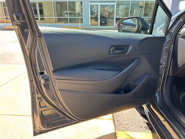 Used 2025  Toyota LE image 22