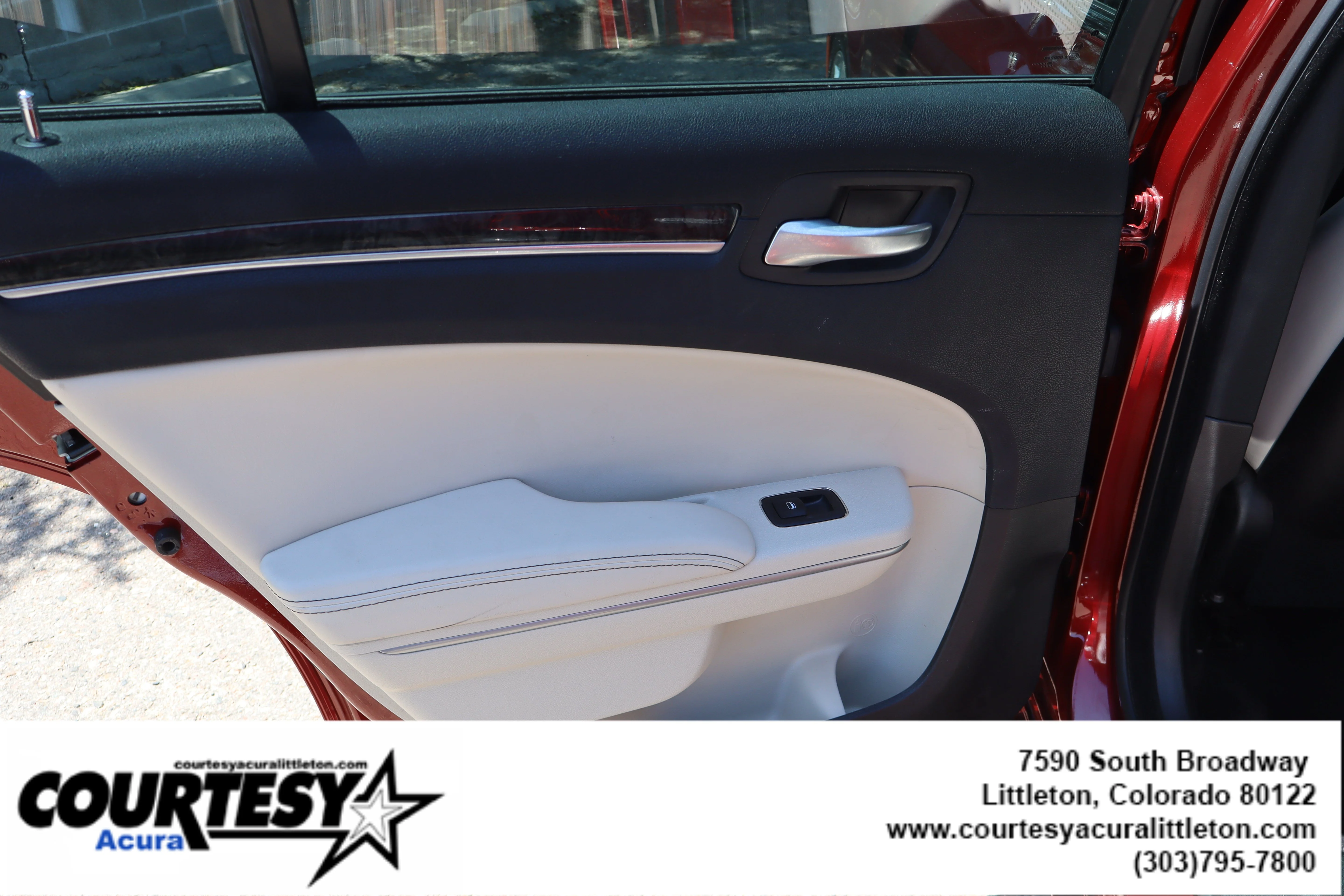 Used 2020 Velvet Red Pearlcoat Chrysler Limited image 26