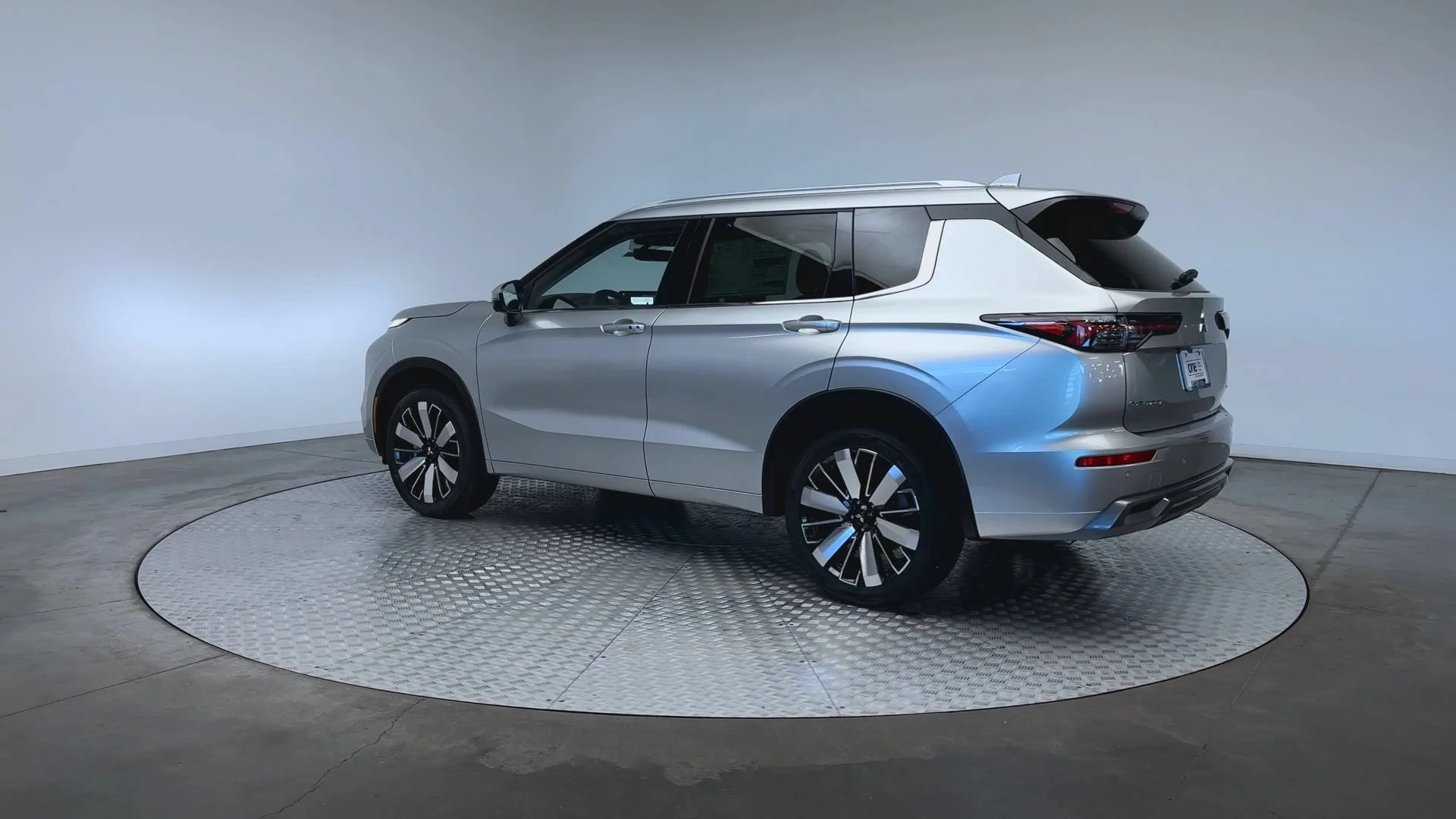 New 2026 Alloy Silver Metallic Mitsubishi SEL image 6