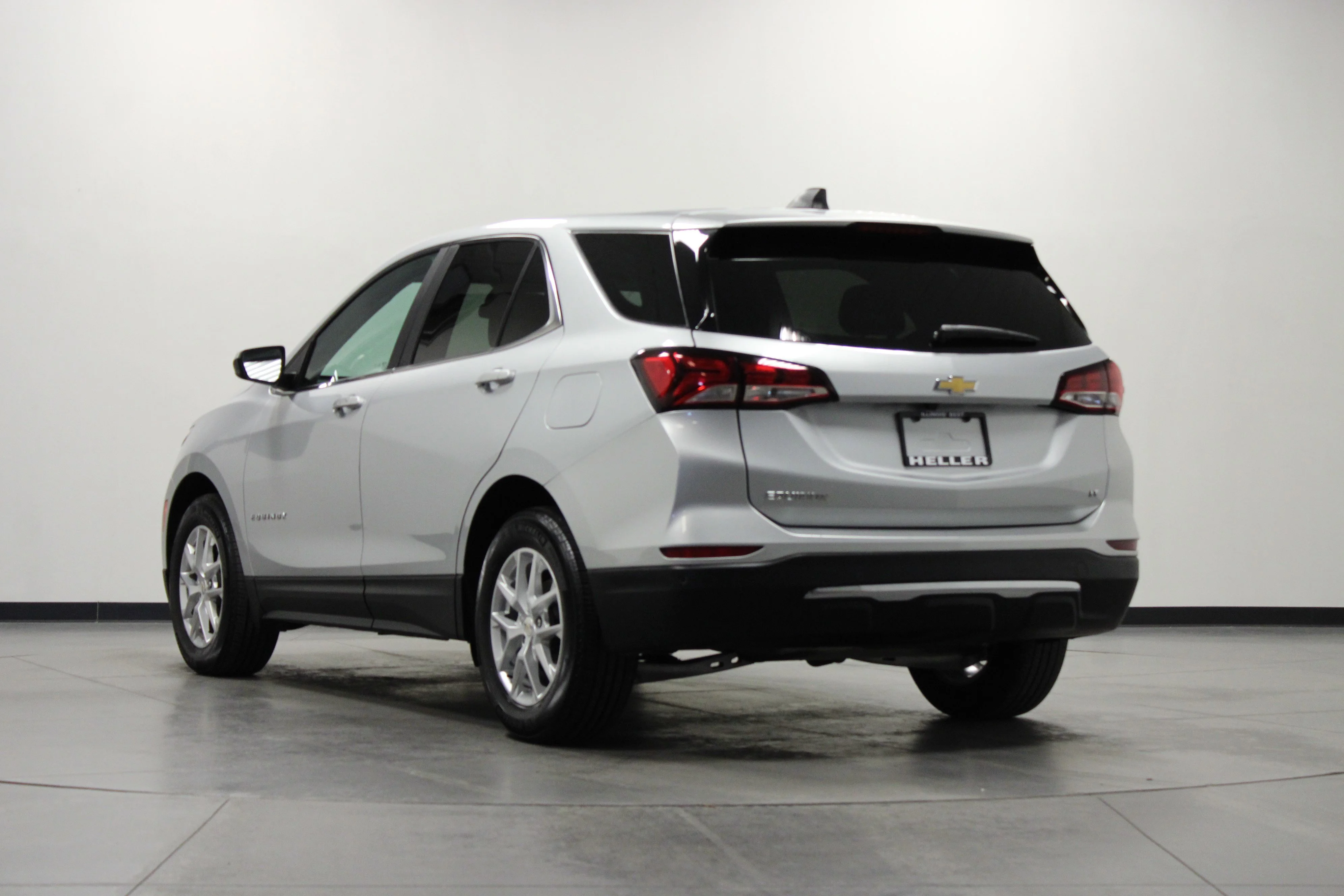 Used 2022 Silver Ice Metallic Chevrolet LT image 6