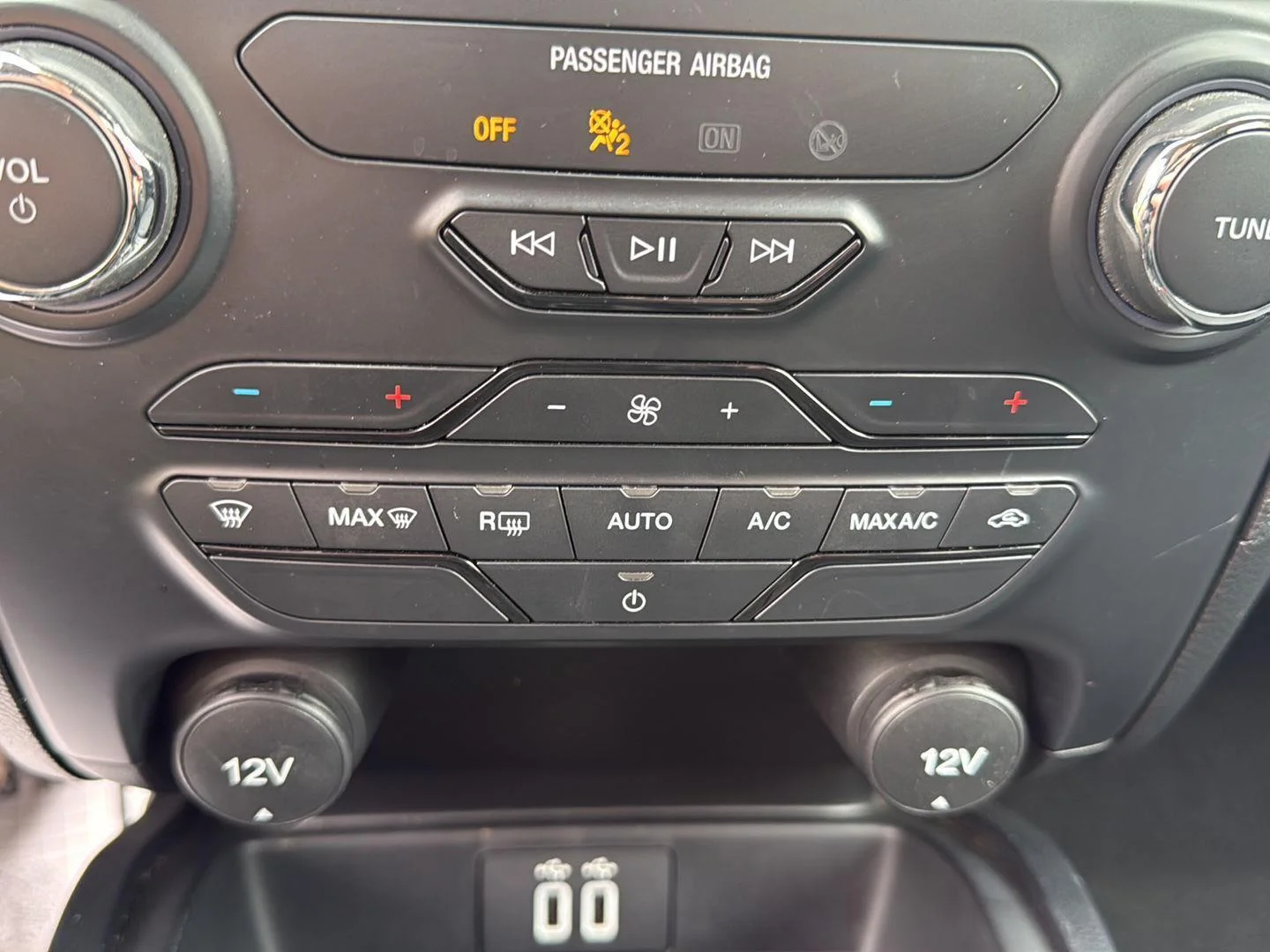 Used 2022 Iconic Silver Ford XLT image 11