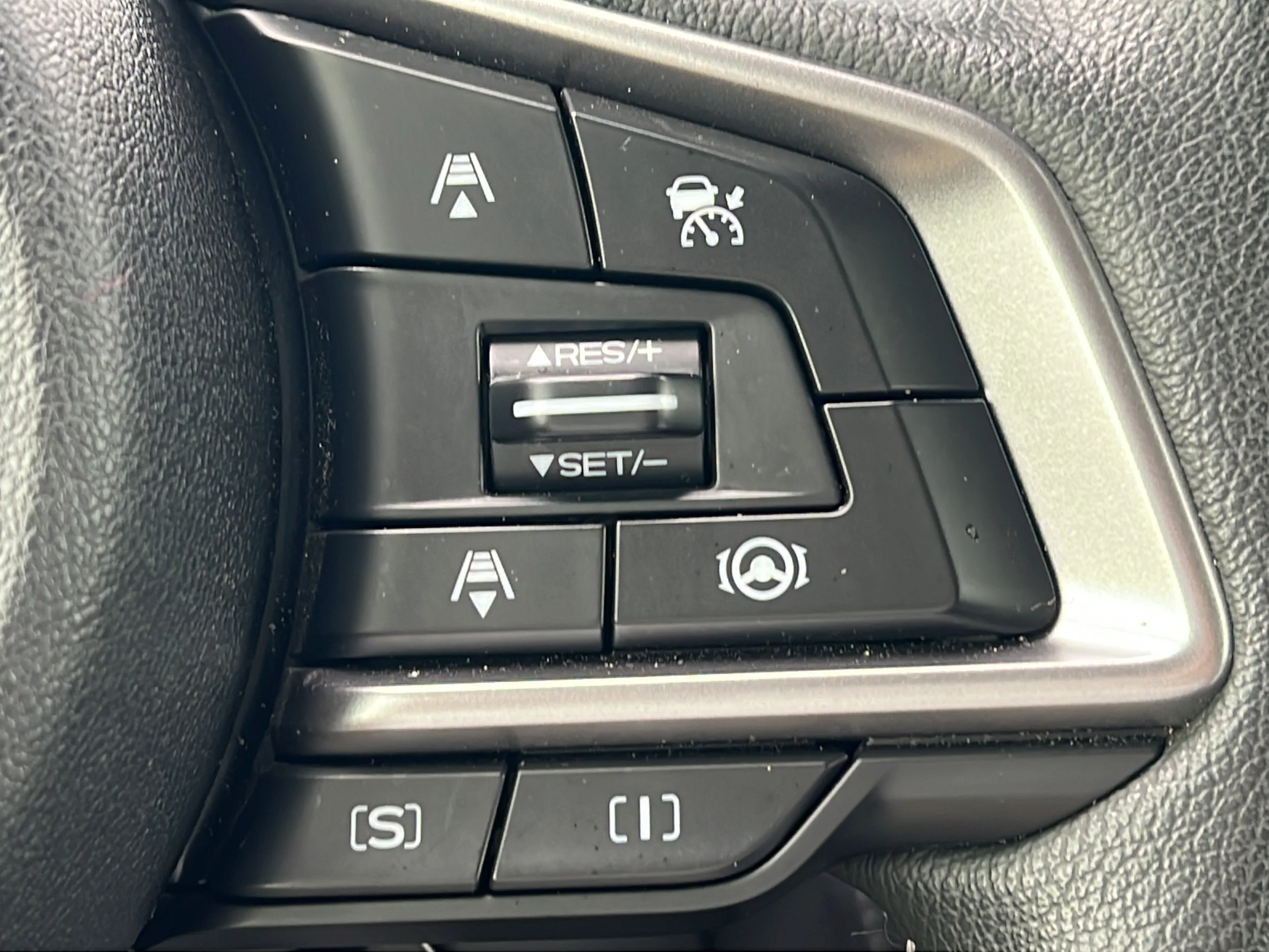 Used 2022 Crystal White Pearl Subaru Limited image 24
