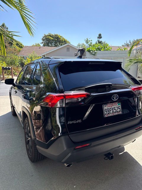 Used 2022 Black Toyota XLE Premium image 5