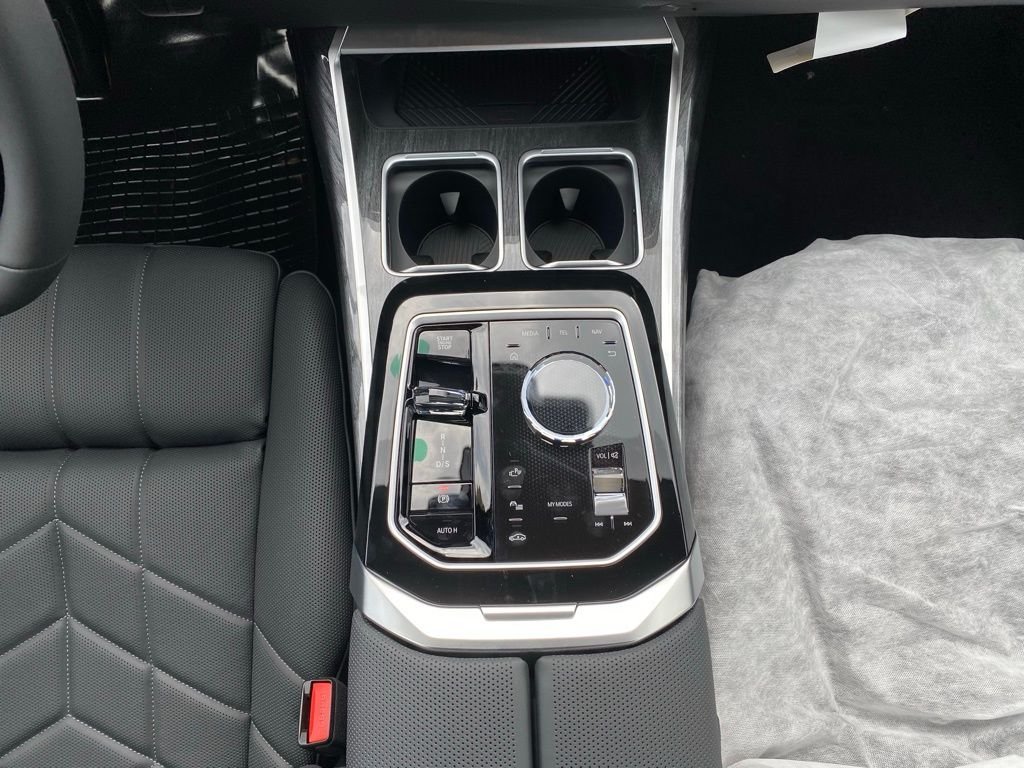 2026 BMW 7 Series 750e - Photo 13