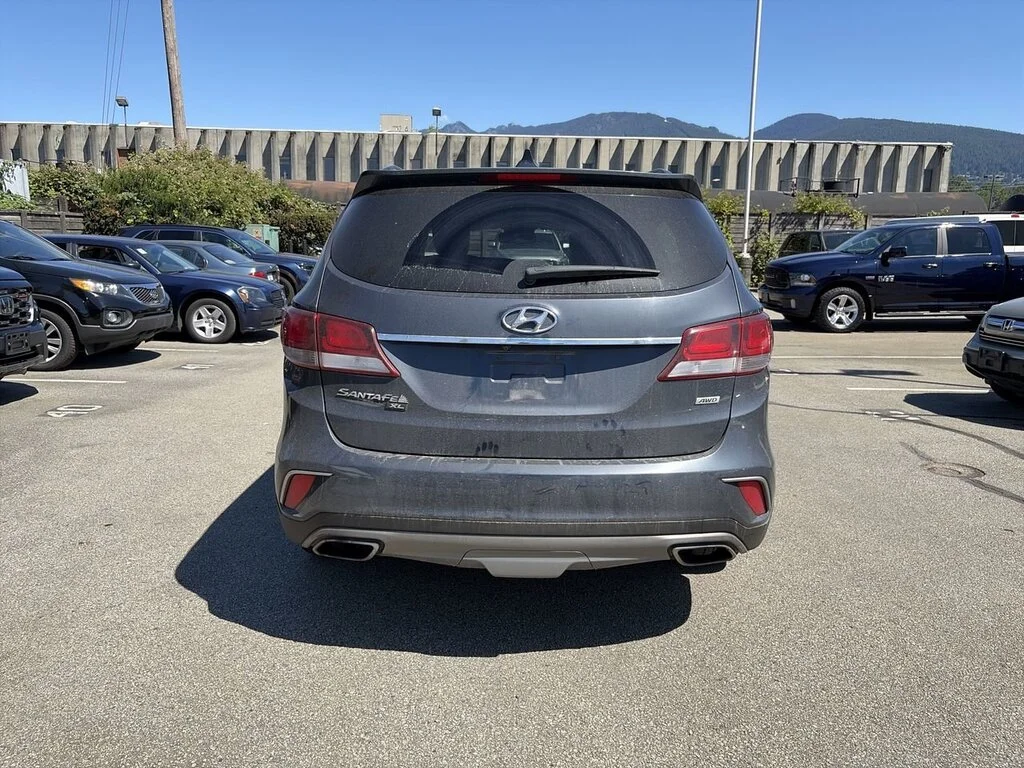 Used 2019 Iron Frost Hyundai AWD Essential Dilawri Certified   Local BC   Great image 12
