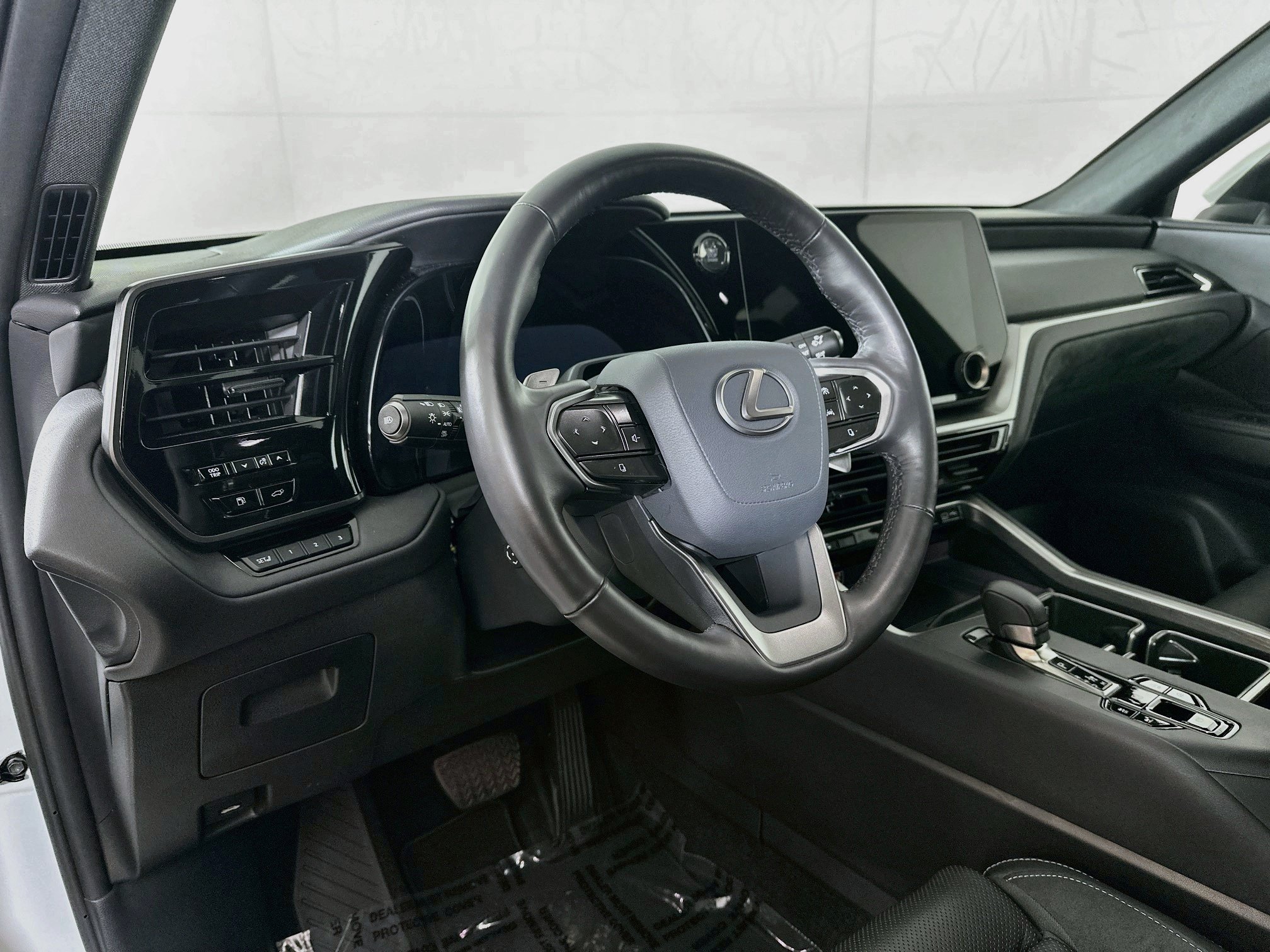 Certified Used 2025 Pearl Lexus 350 Luxury image 9