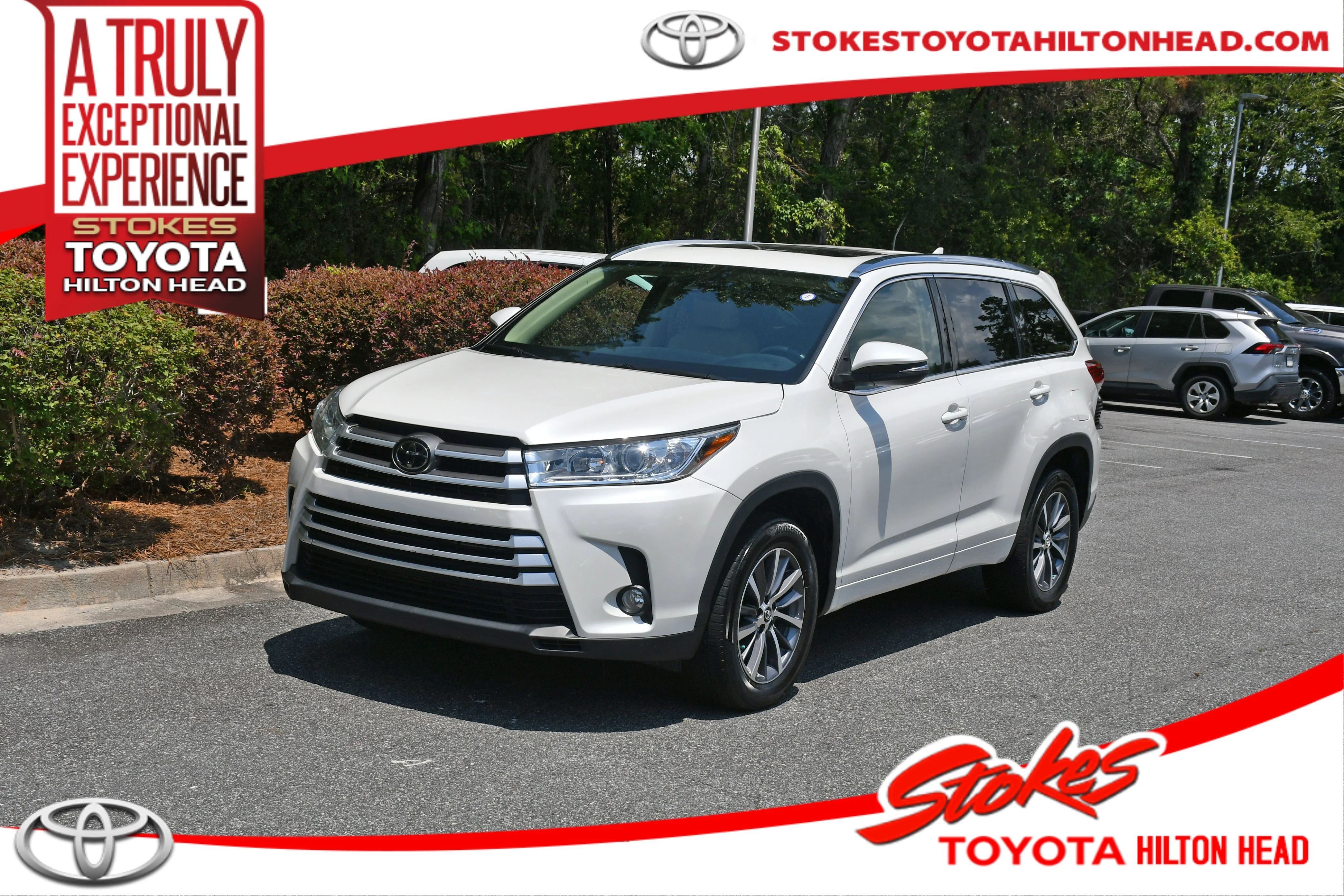 Used 2018 White Toyota XLE image 1