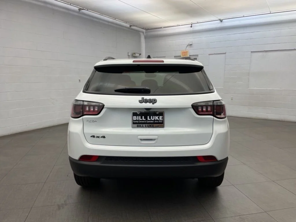 New 2026 White Jeep Latitude image 4
