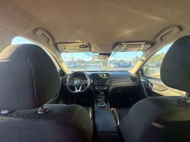 Used 2020 White Nissan SV image 19