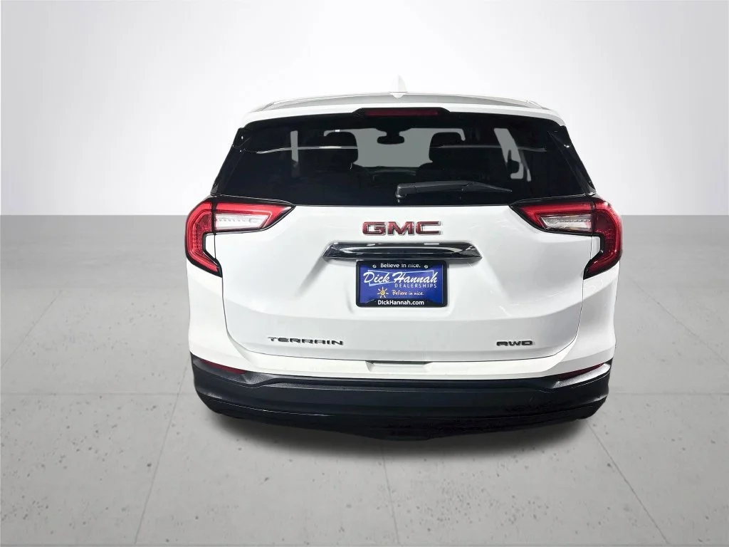 Used 2024 White GMC SLE image 7