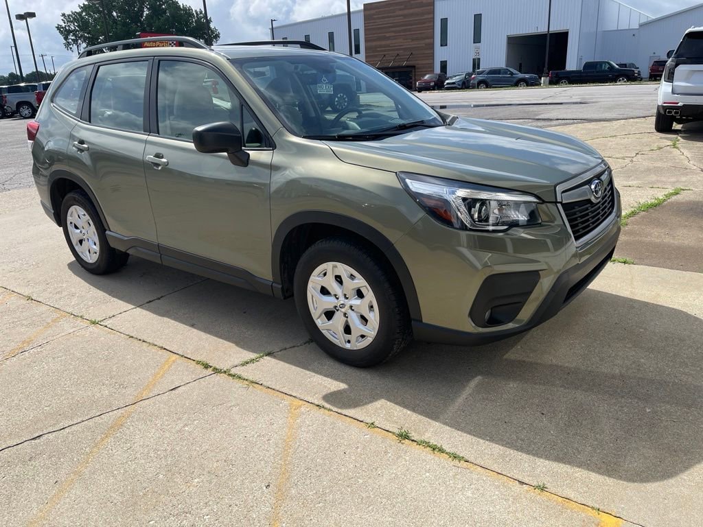 Used 2019  Subaru  image 2