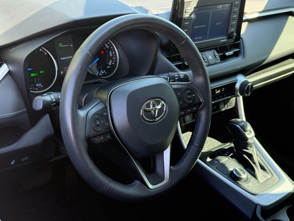 Used 2021 White Toyota XLE Premium image 17