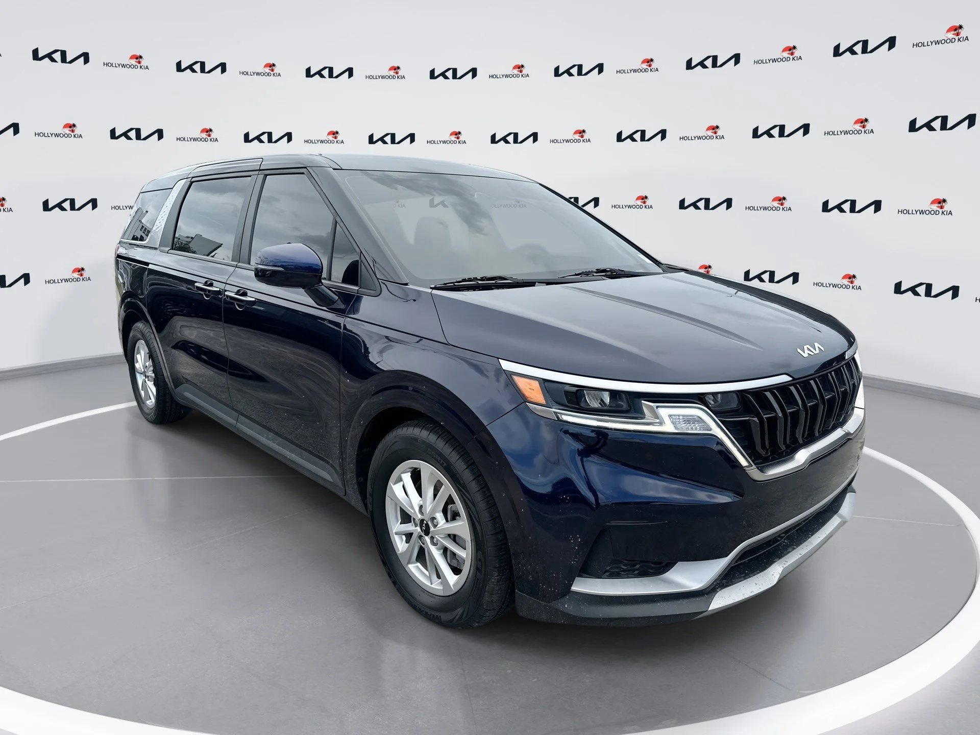 2024 Kia Sedona LX Seat Pkg's photo