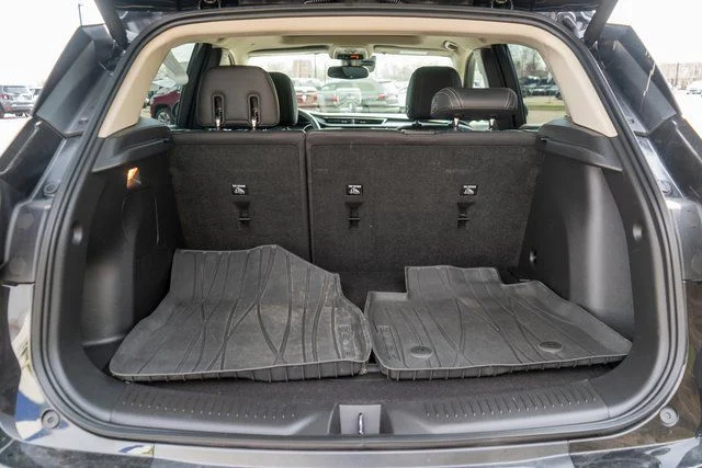Used 2023 Black Buick Essence image 11
