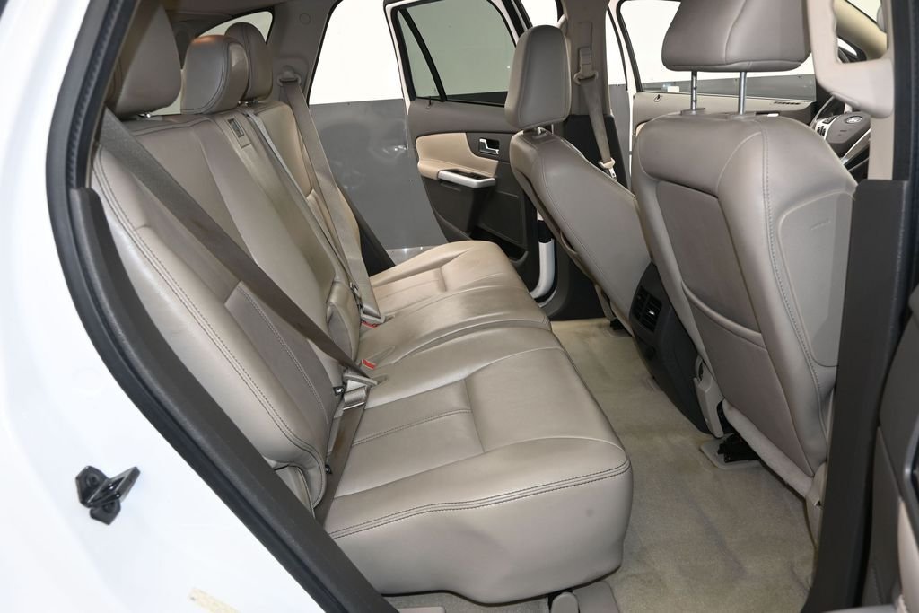 Used 2011 White Ford Limited image 26