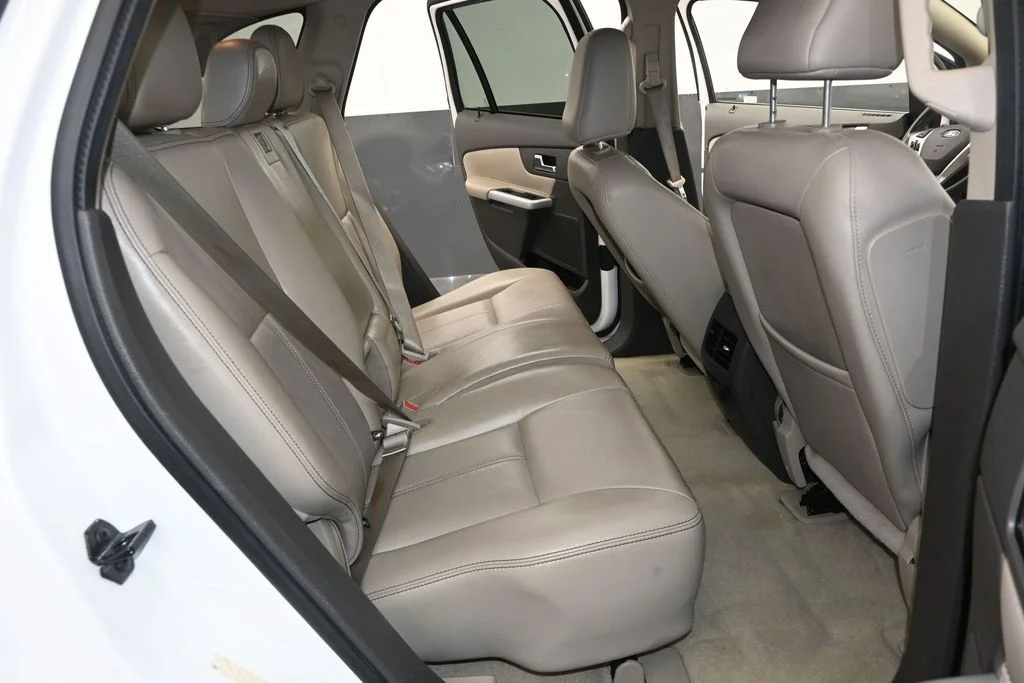 Used 2011 White Platinum Clearcoat Metallic Ford Limited image 26