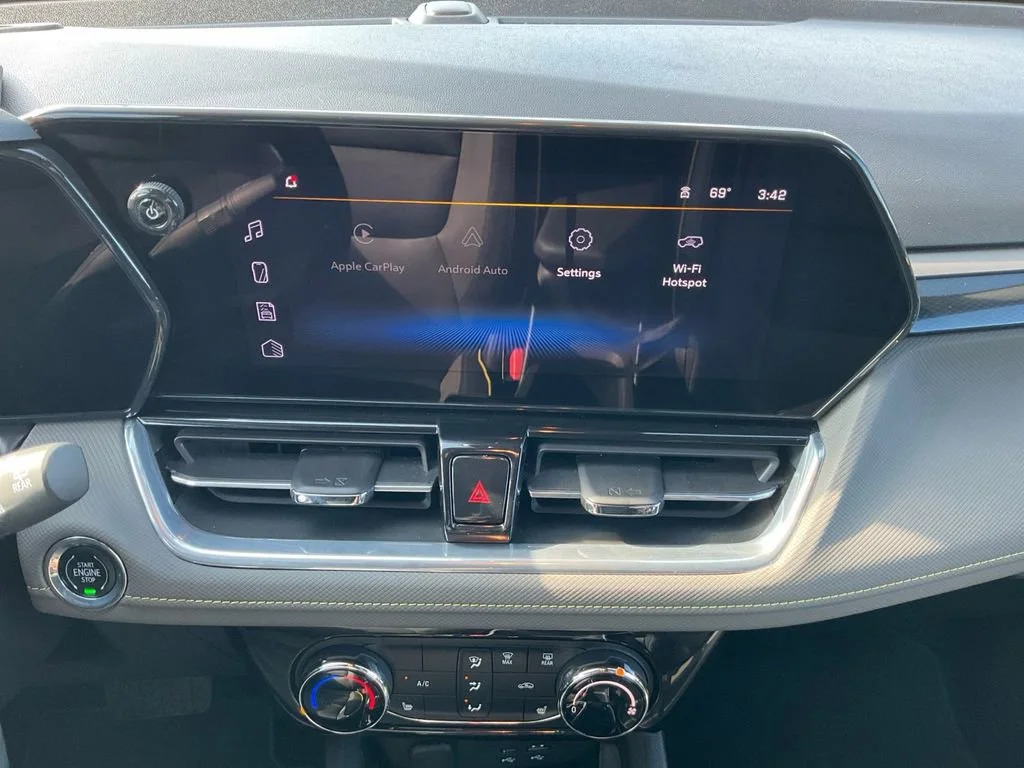 Used 2024 Summit White Chevrolet ACTIV image 12