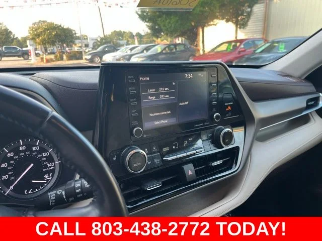 Used 2020 White Toyota XLE image 24