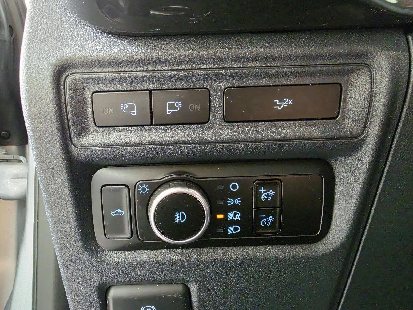 Used 2023 Iconic Silver Ford XLT image 16