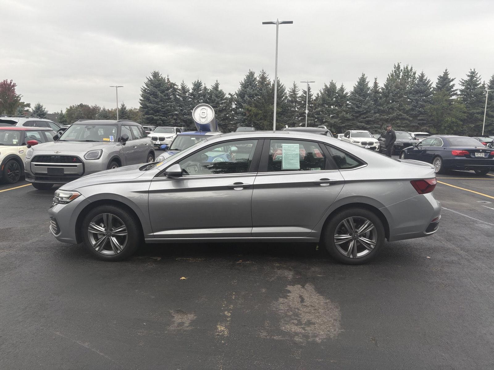 Used 2024 Platinum Gray Metallic Volkswagen SE image 4