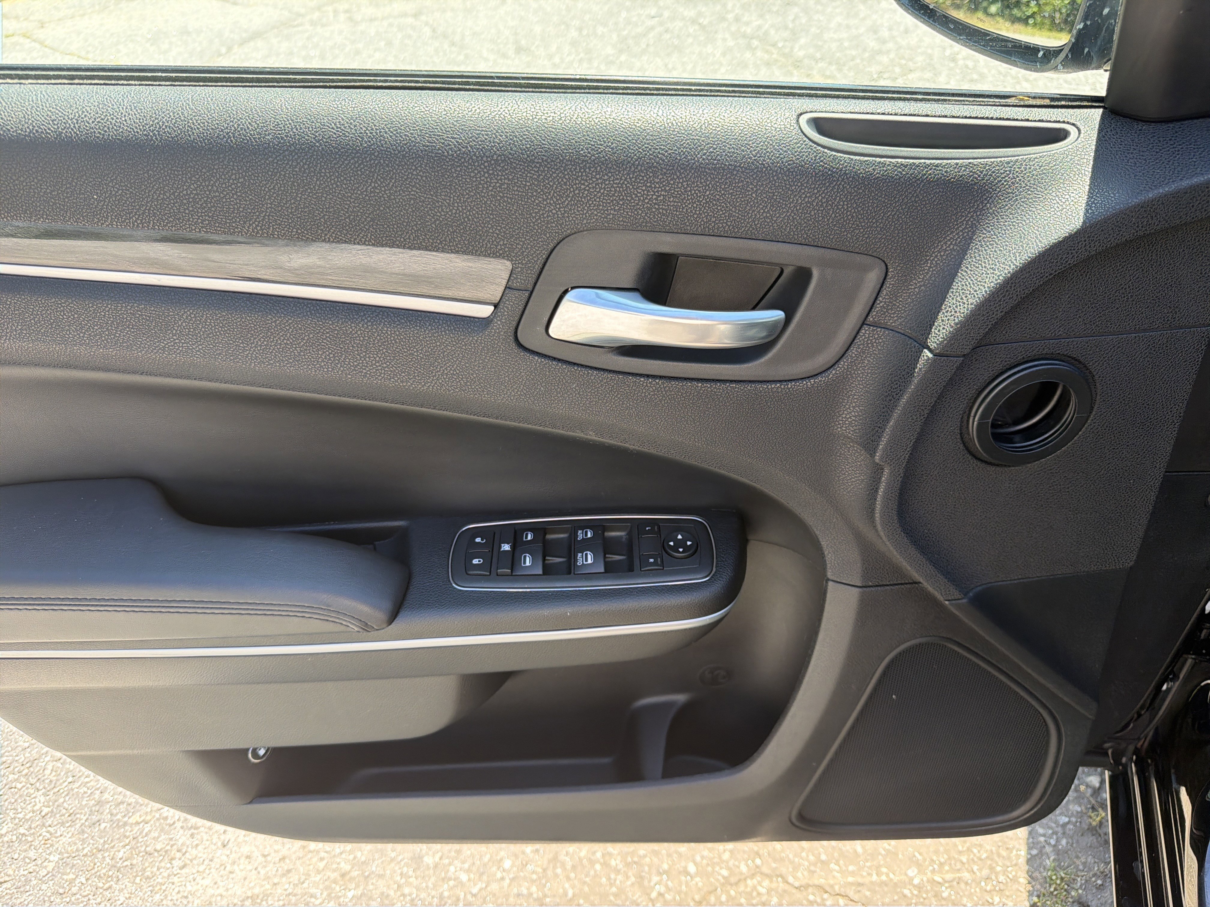 2022 Chrysler 300 Touring - Photo 11