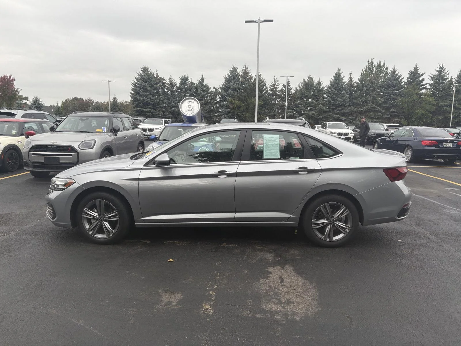 Used 2024 Platinum Gray Metallic Volkswagen SE image 4