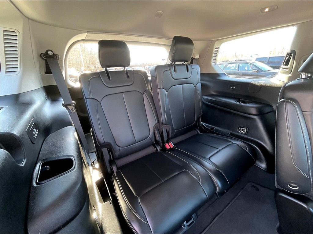 Used 2022 White Jeep Limited image 17