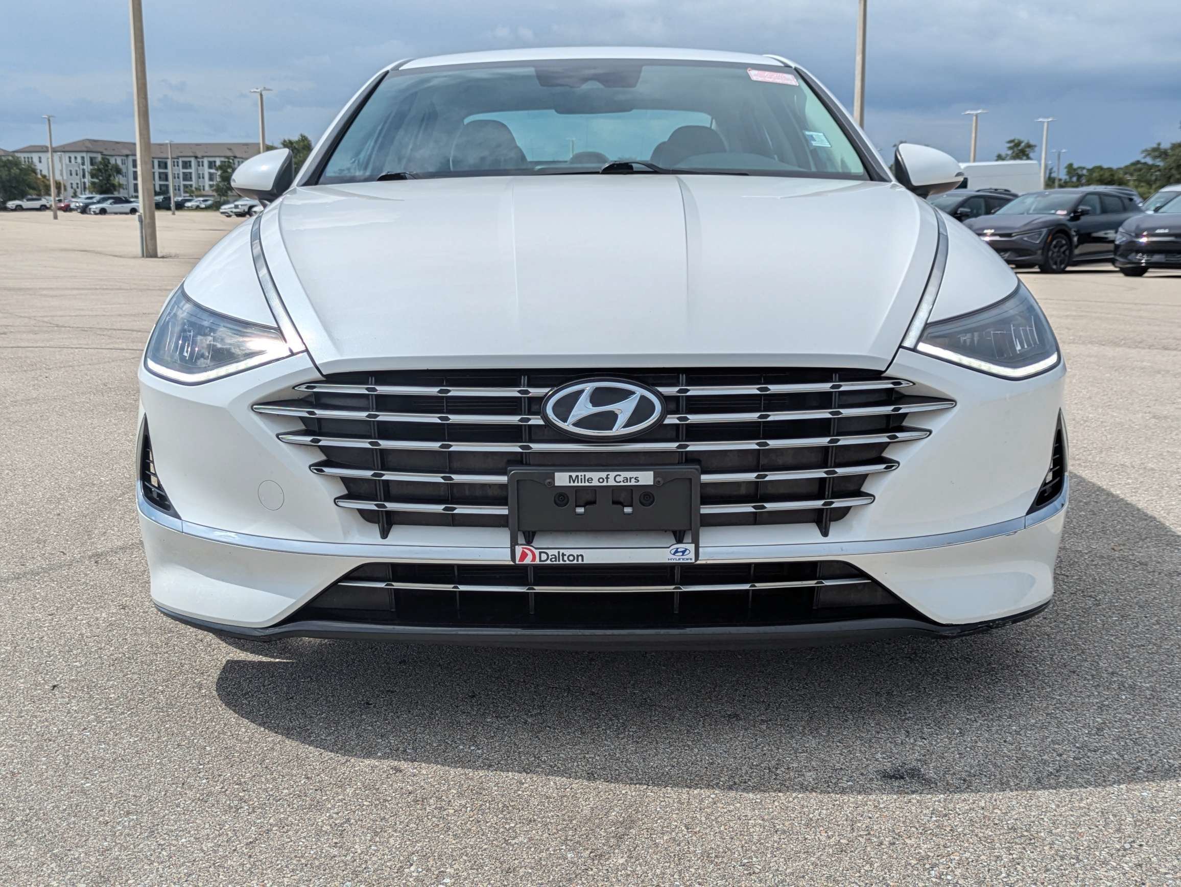 Used 2021 Hyper White Hyundai SEL image 3